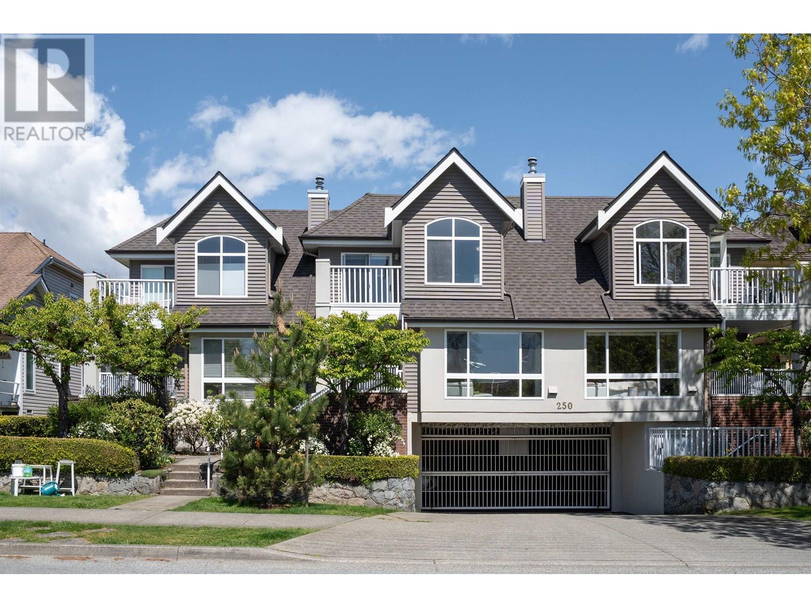 Photo 5 of 2 250 E Keith Road, North Vancouver BC