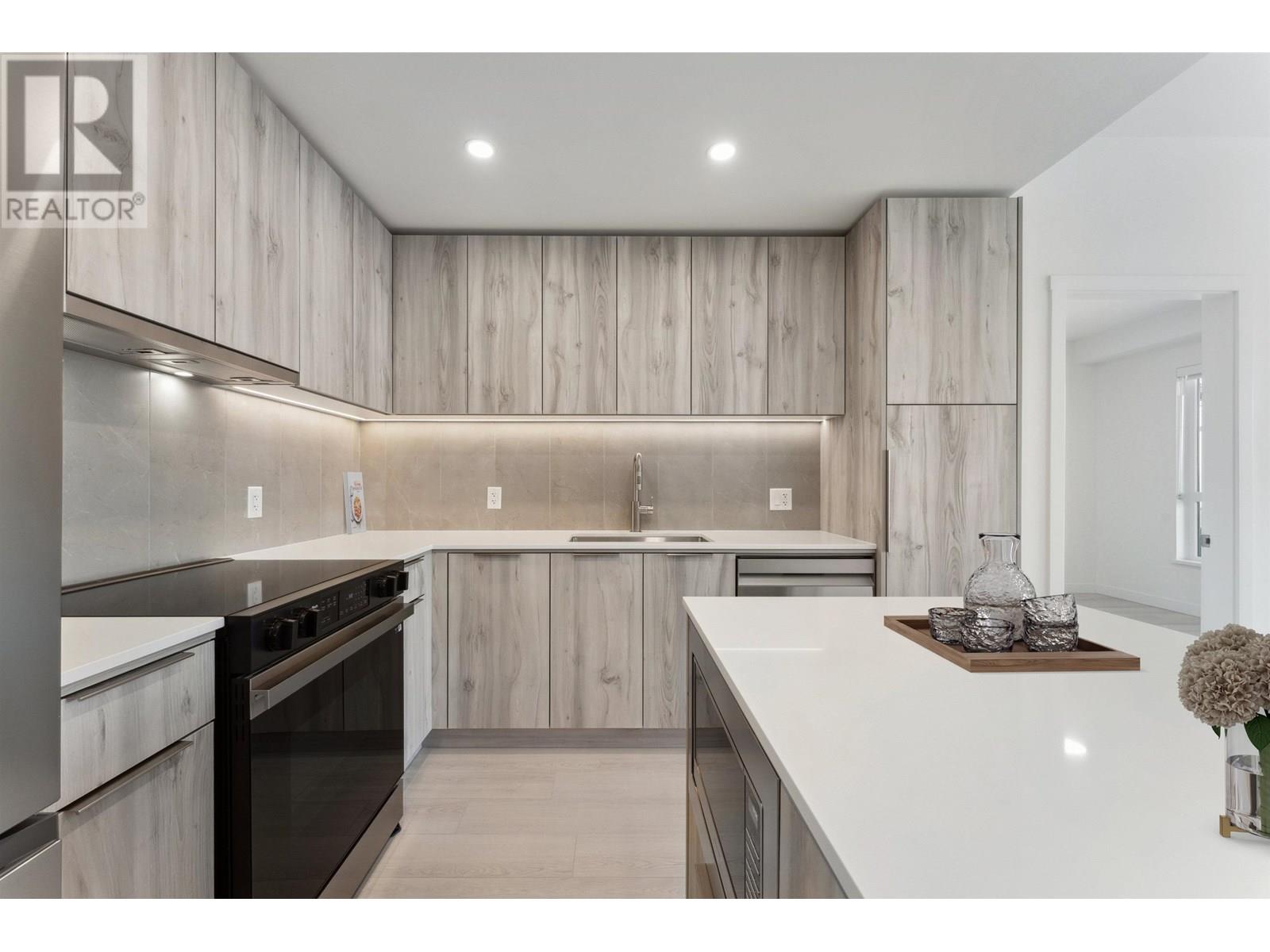 Photo 8 of 619 3594 Malsum Drive, North Vancouver BC