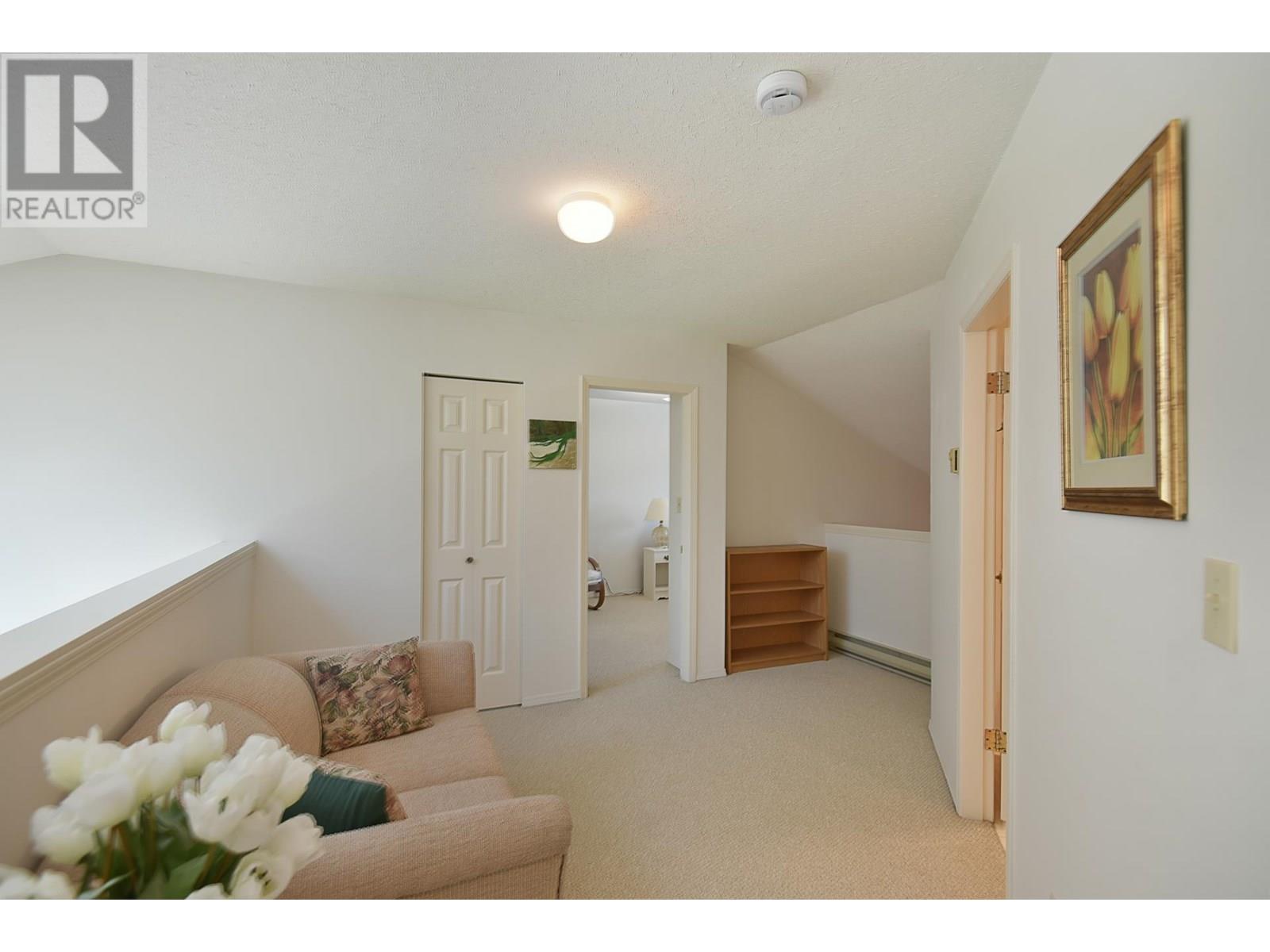 11 5761 WHARF AVENUE, Sechelt
