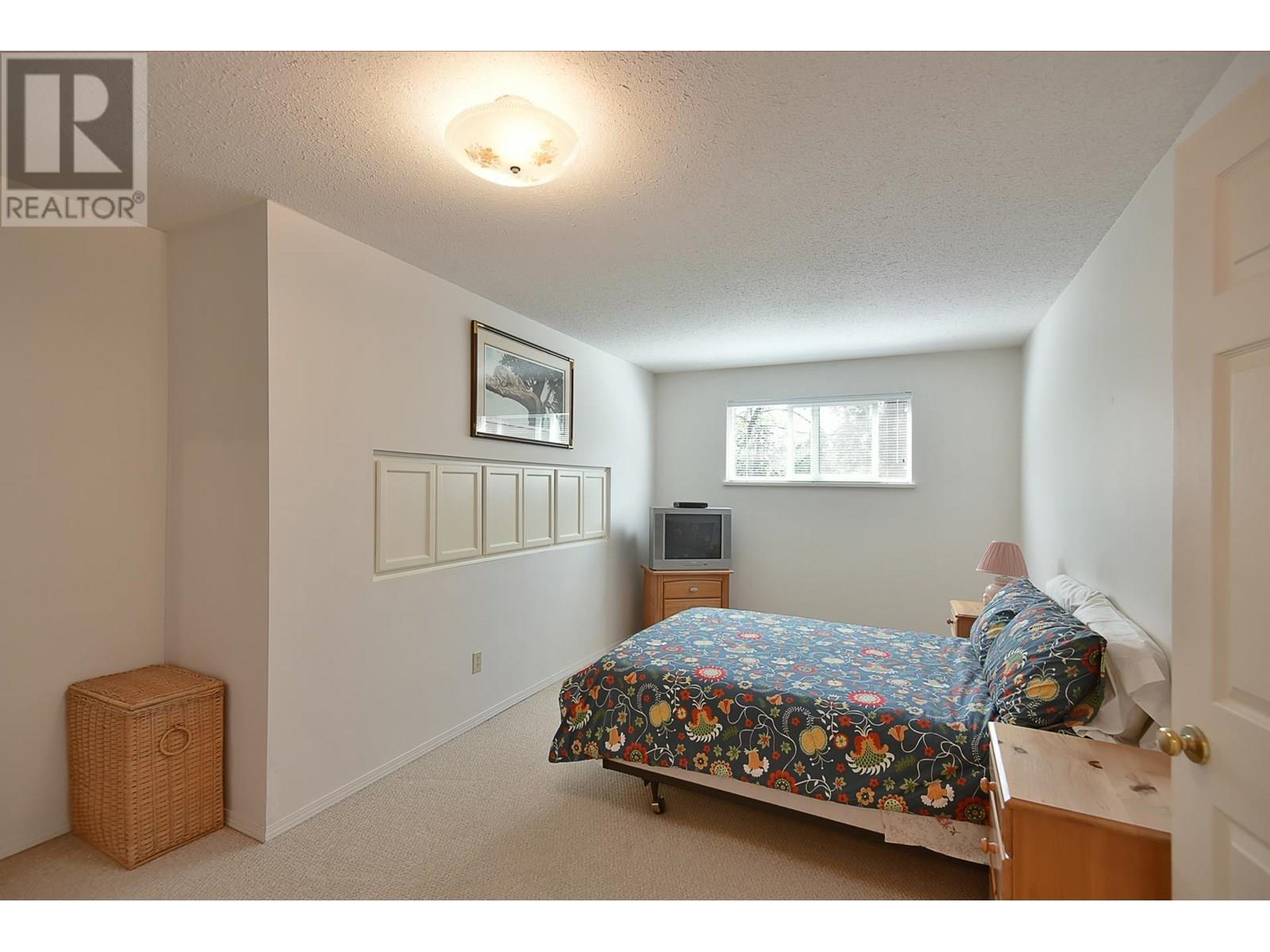 11 5761 WHARF AVENUE, Sechelt