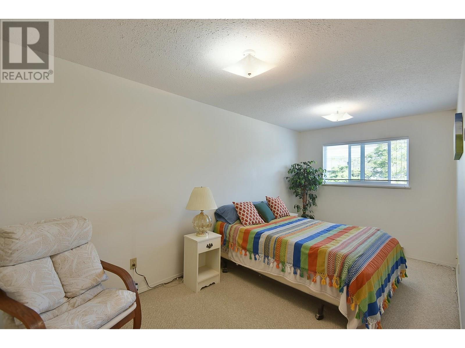 11 5761 WHARF AVENUE, Sechelt