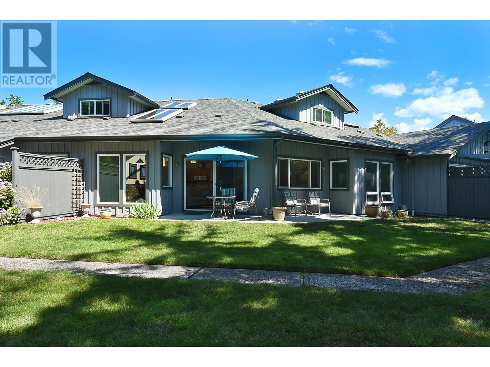 11 5761 WHARF AVENUE, Sechelt