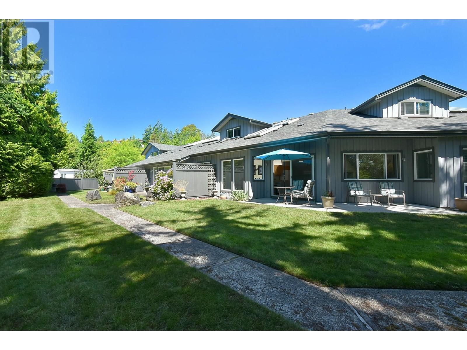 11 5761 WHARF AVENUE, Sechelt