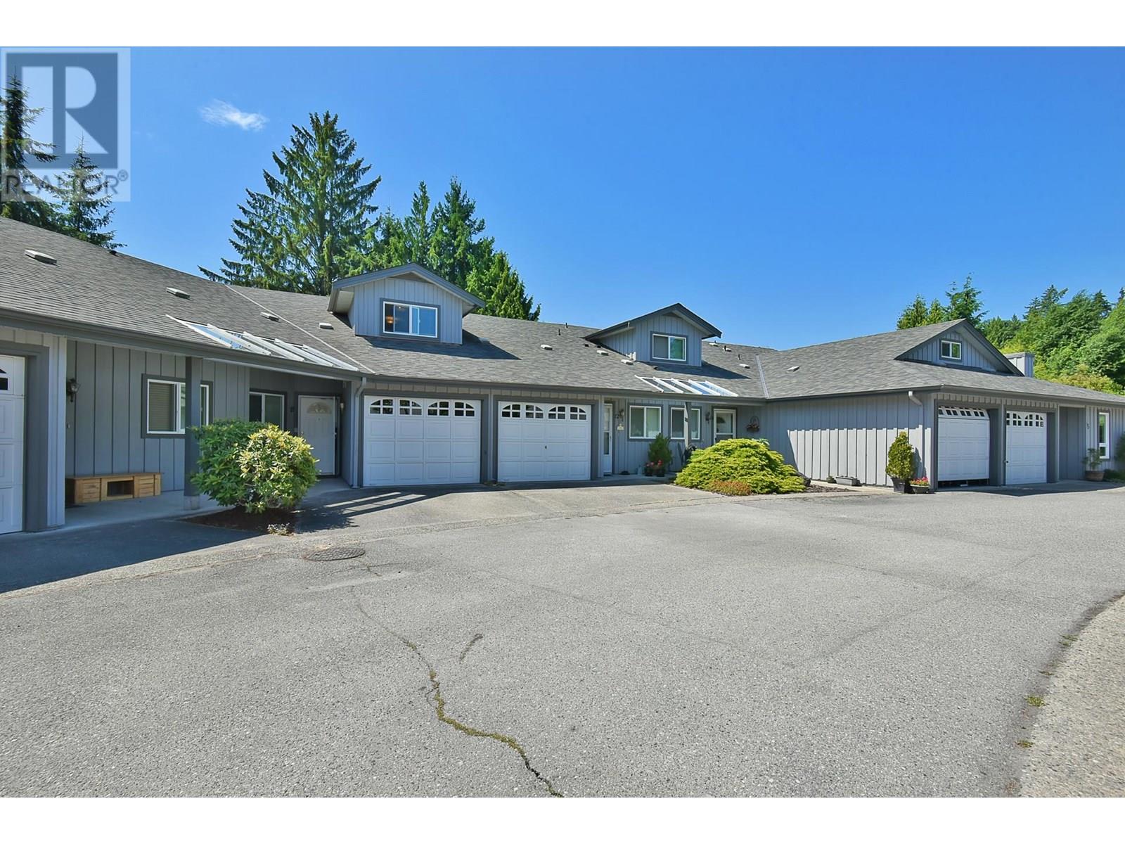 11 5761 WHARF AVENUE, Sechelt