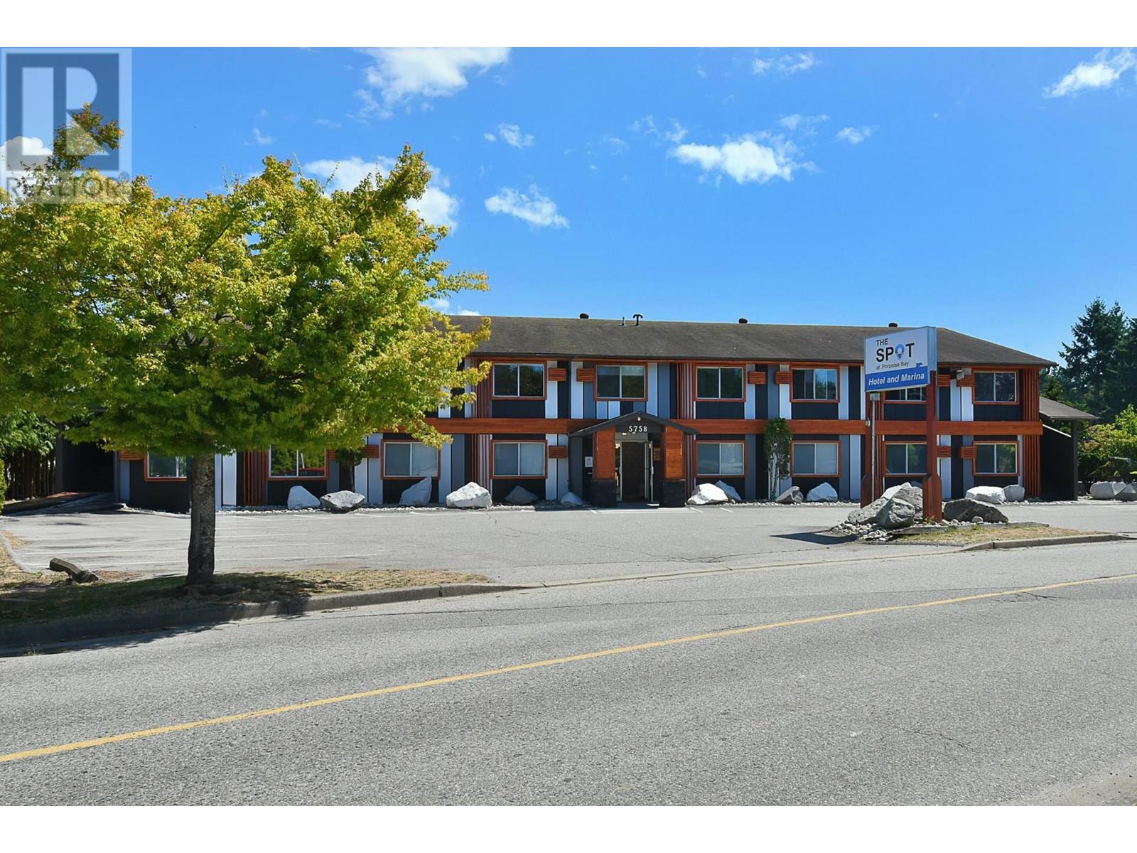 11 5761 WHARF AVENUE, Sechelt