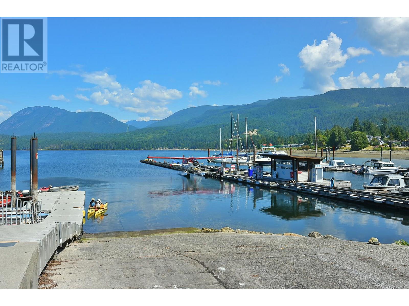 11 5761 WHARF AVENUE, Sechelt