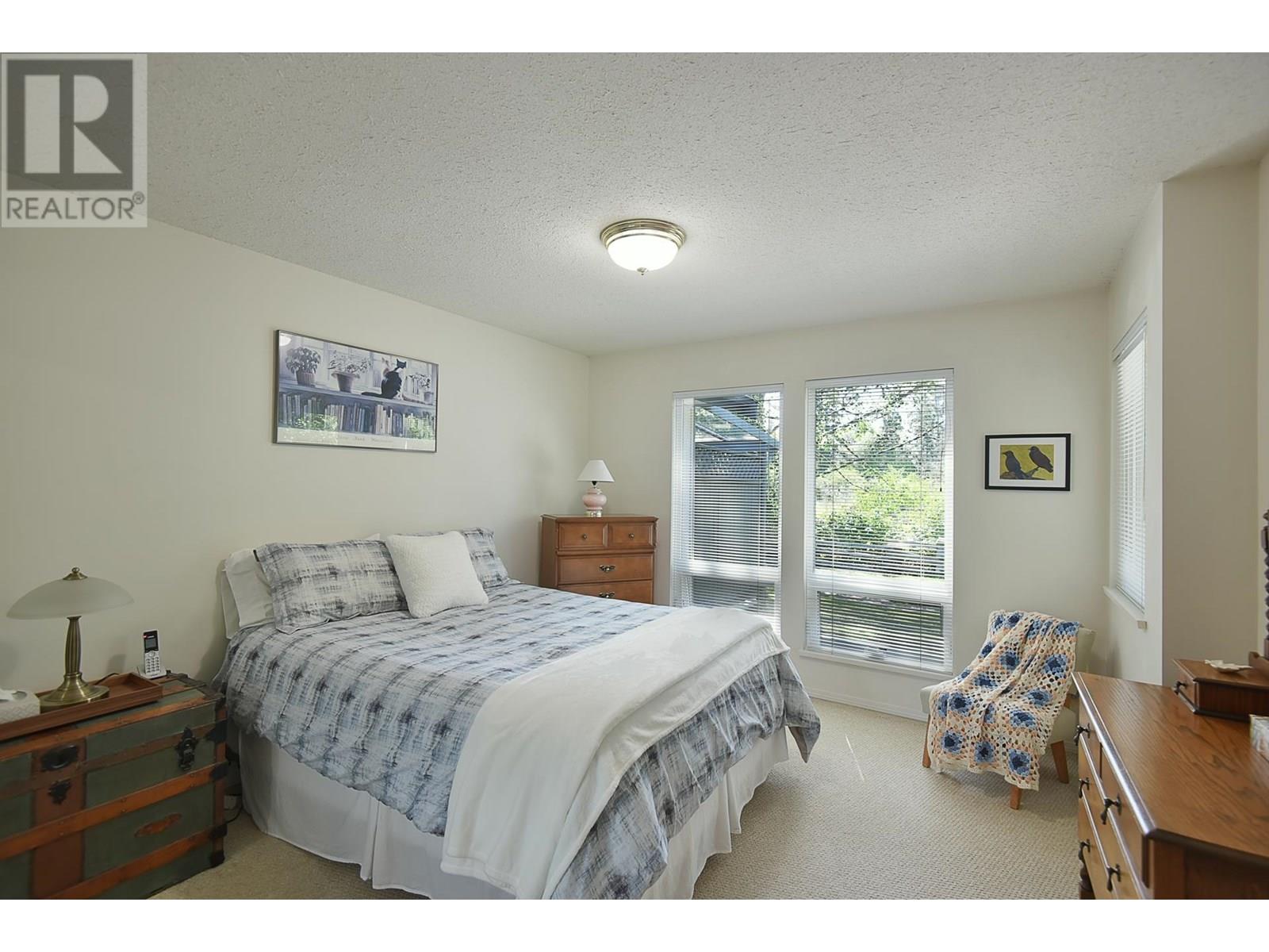 11 5761 WHARF AVENUE, Sechelt