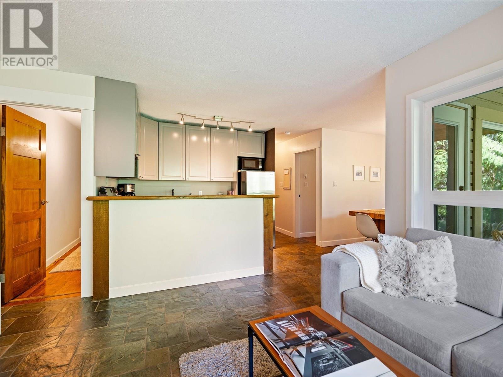 1 2240 GONDOLA WAY, Whistler