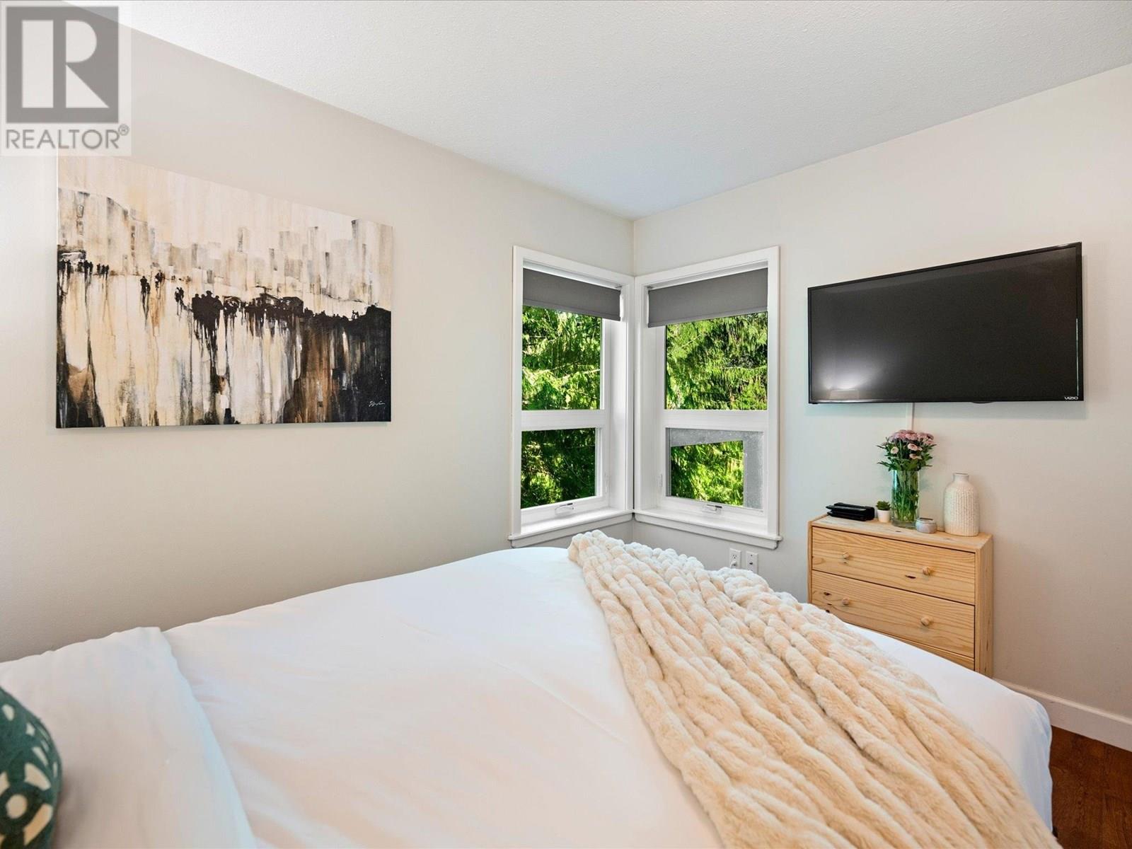 1 2240 GONDOLA WAY, Whistler