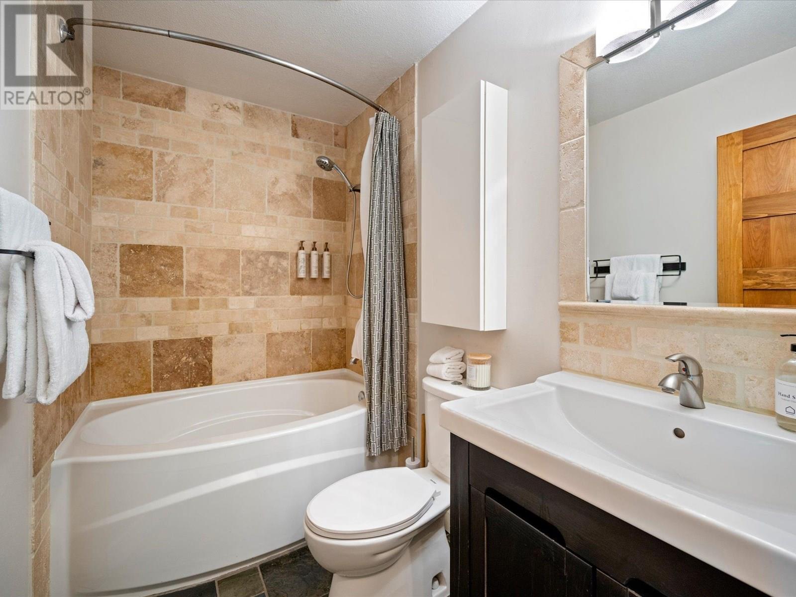 1 2240 GONDOLA WAY, Whistler