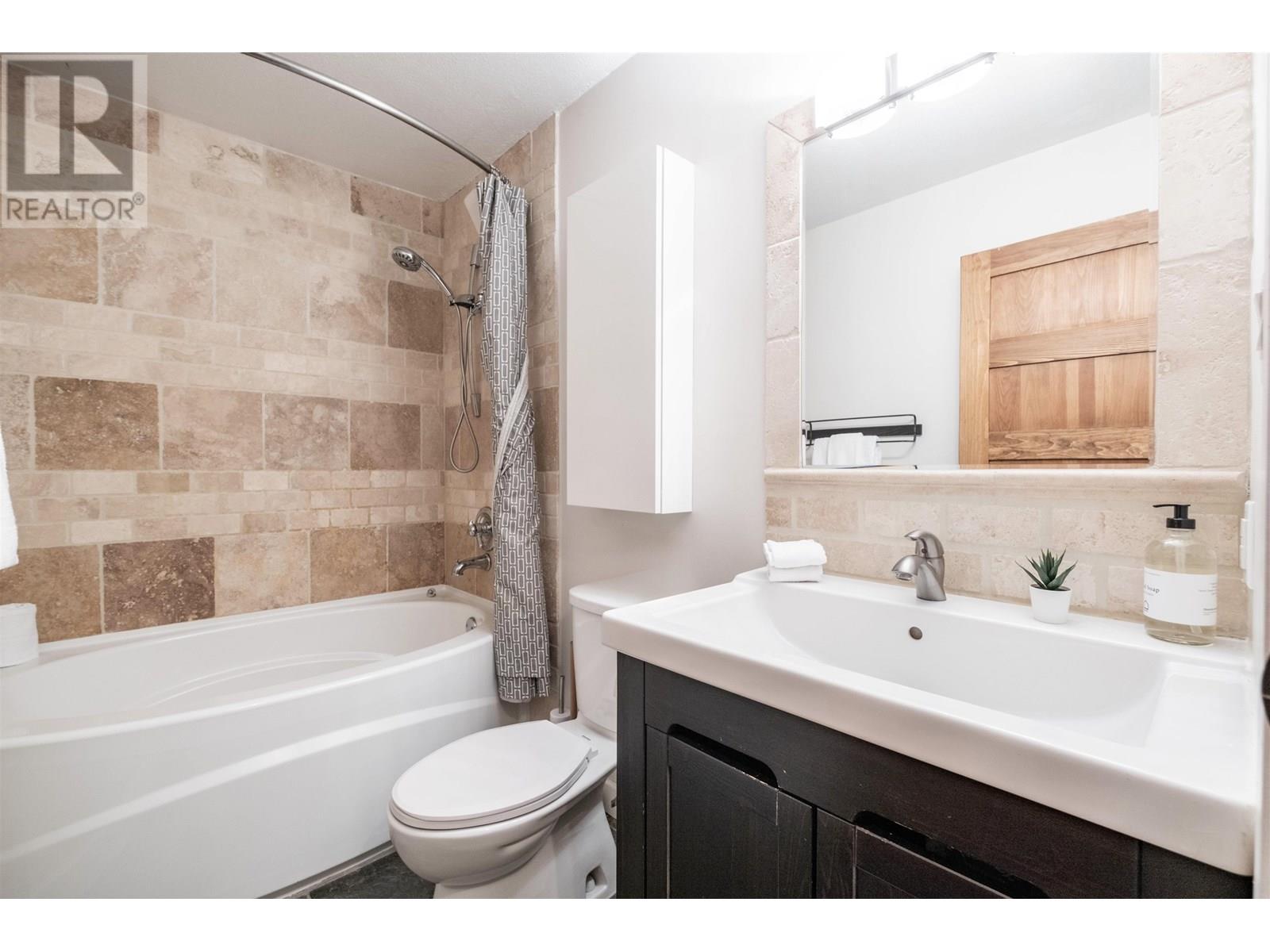 1 2240 GONDOLA WAY, Whistler