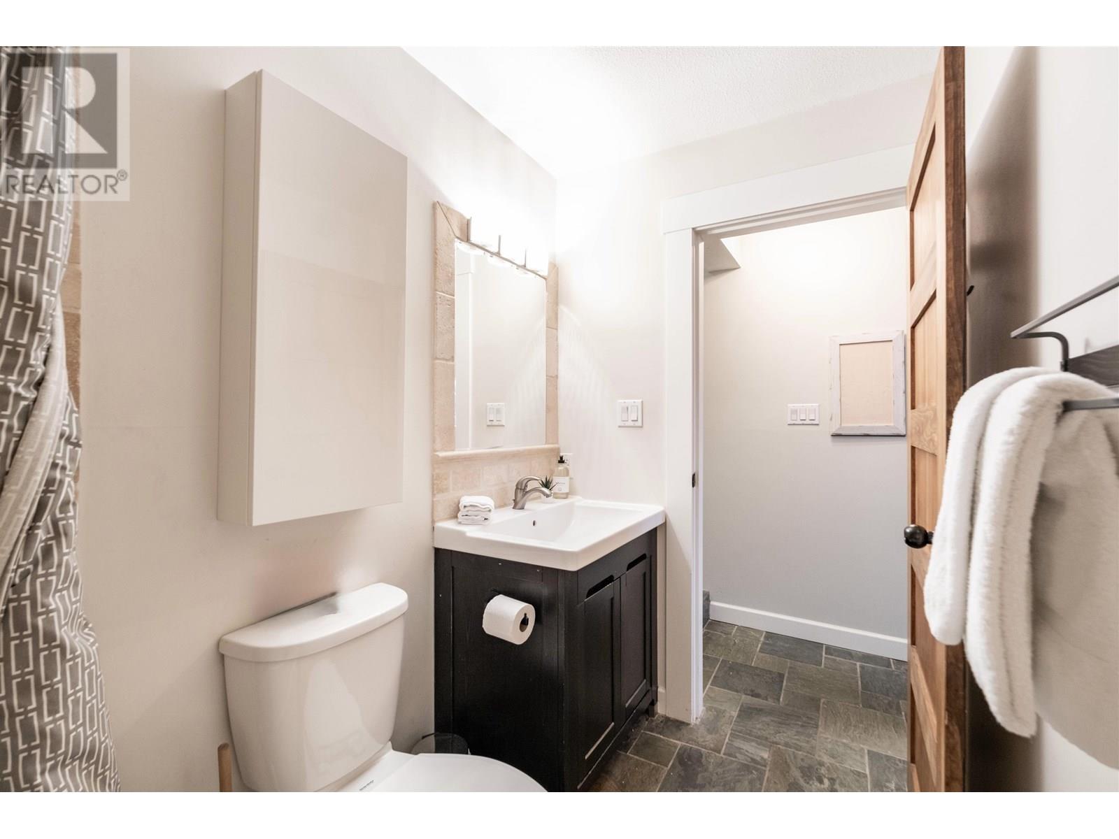 1 2240 GONDOLA WAY, Whistler