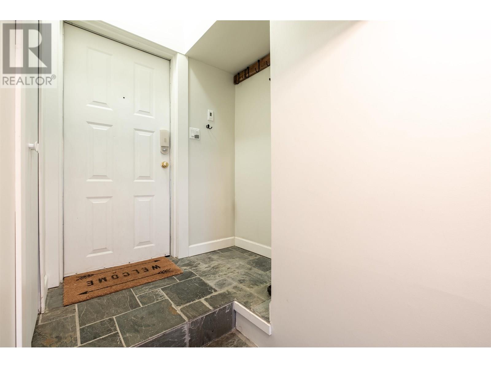 1 2240 GONDOLA WAY, Whistler