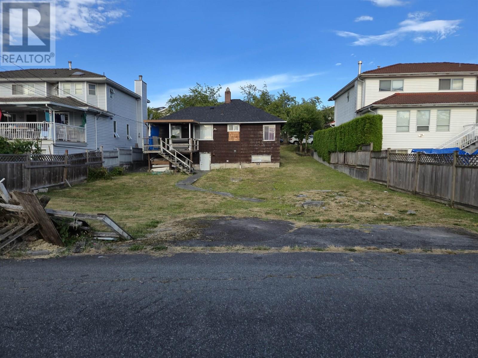Photo 4 of 6029 Dumfries Street, Vancouver BC
