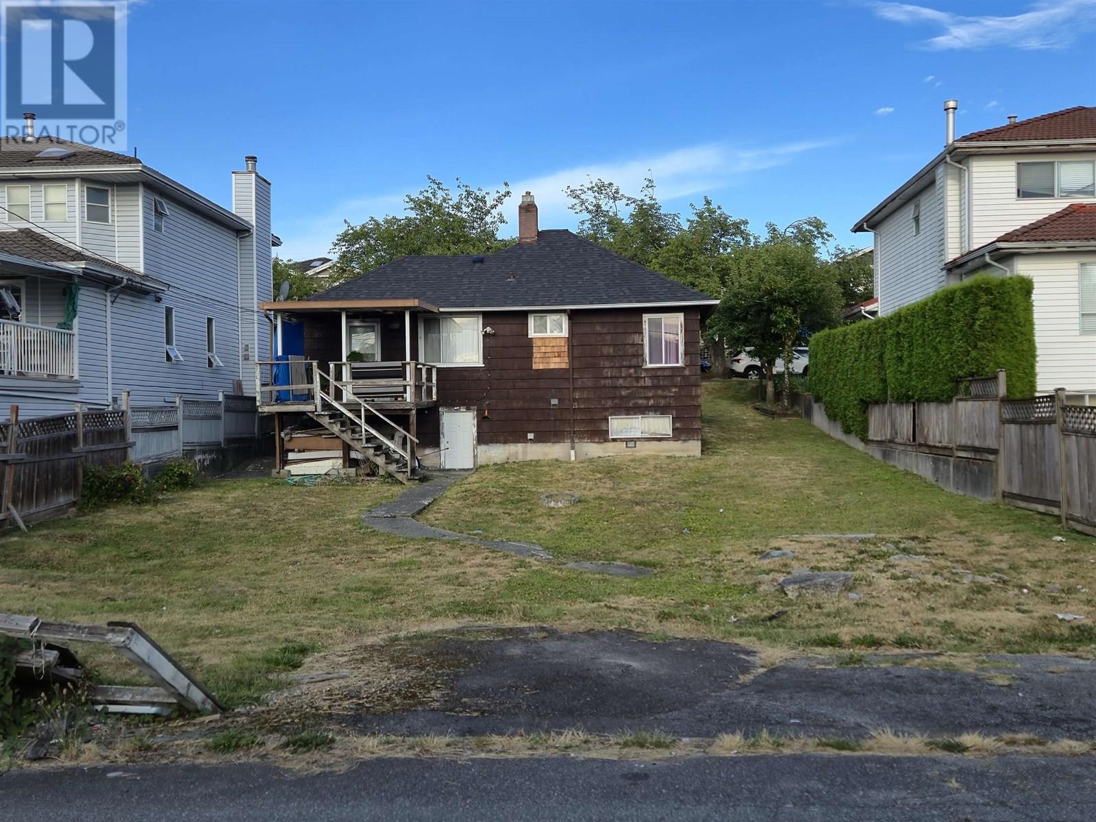 Photo 5 of 6029 Dumfries Street, Vancouver BC