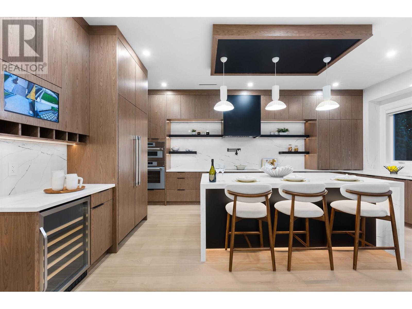Photo 6 of 7370 Burris Street, Burnaby BC