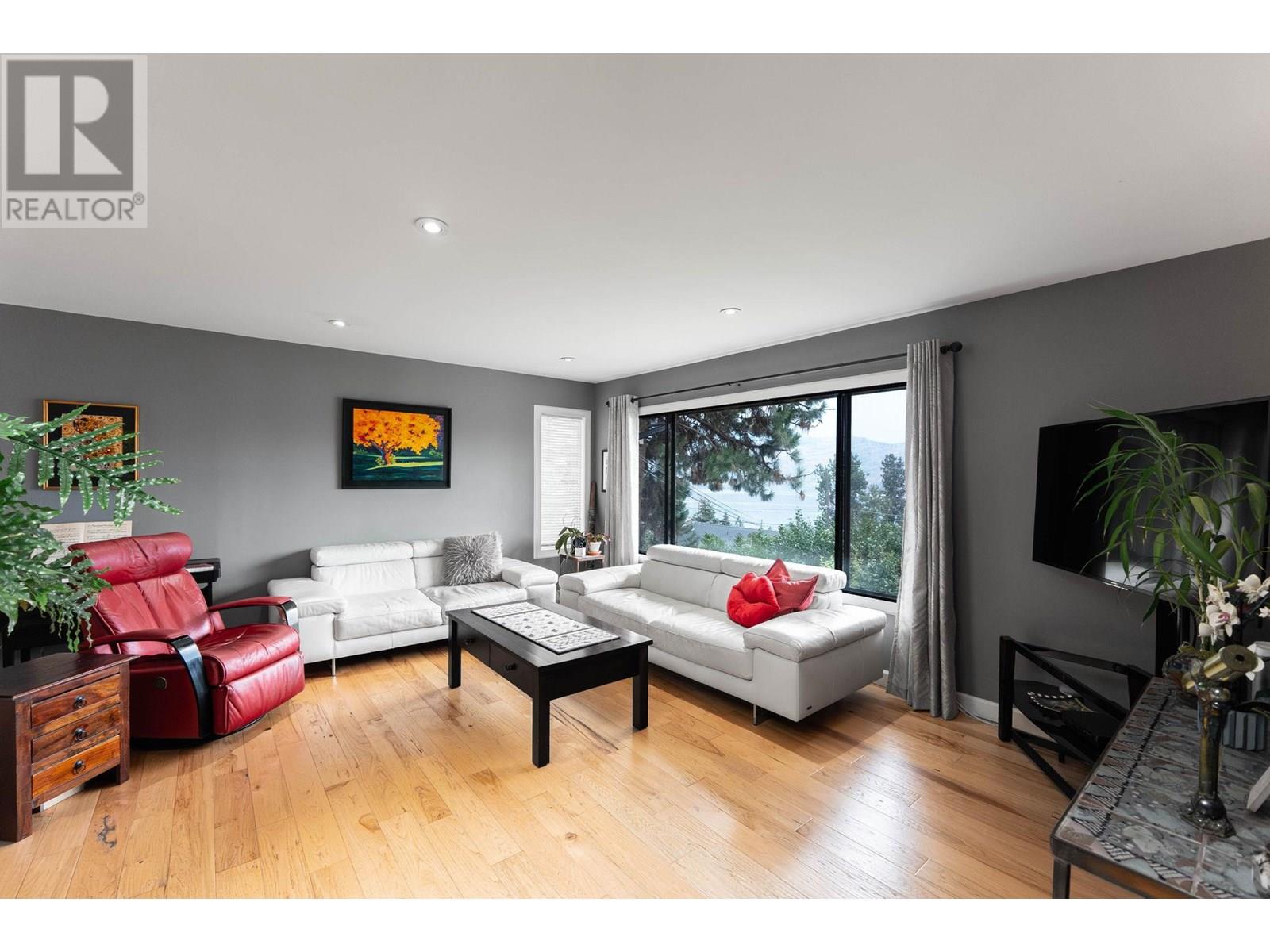  4206 4th Avenue, Peachland