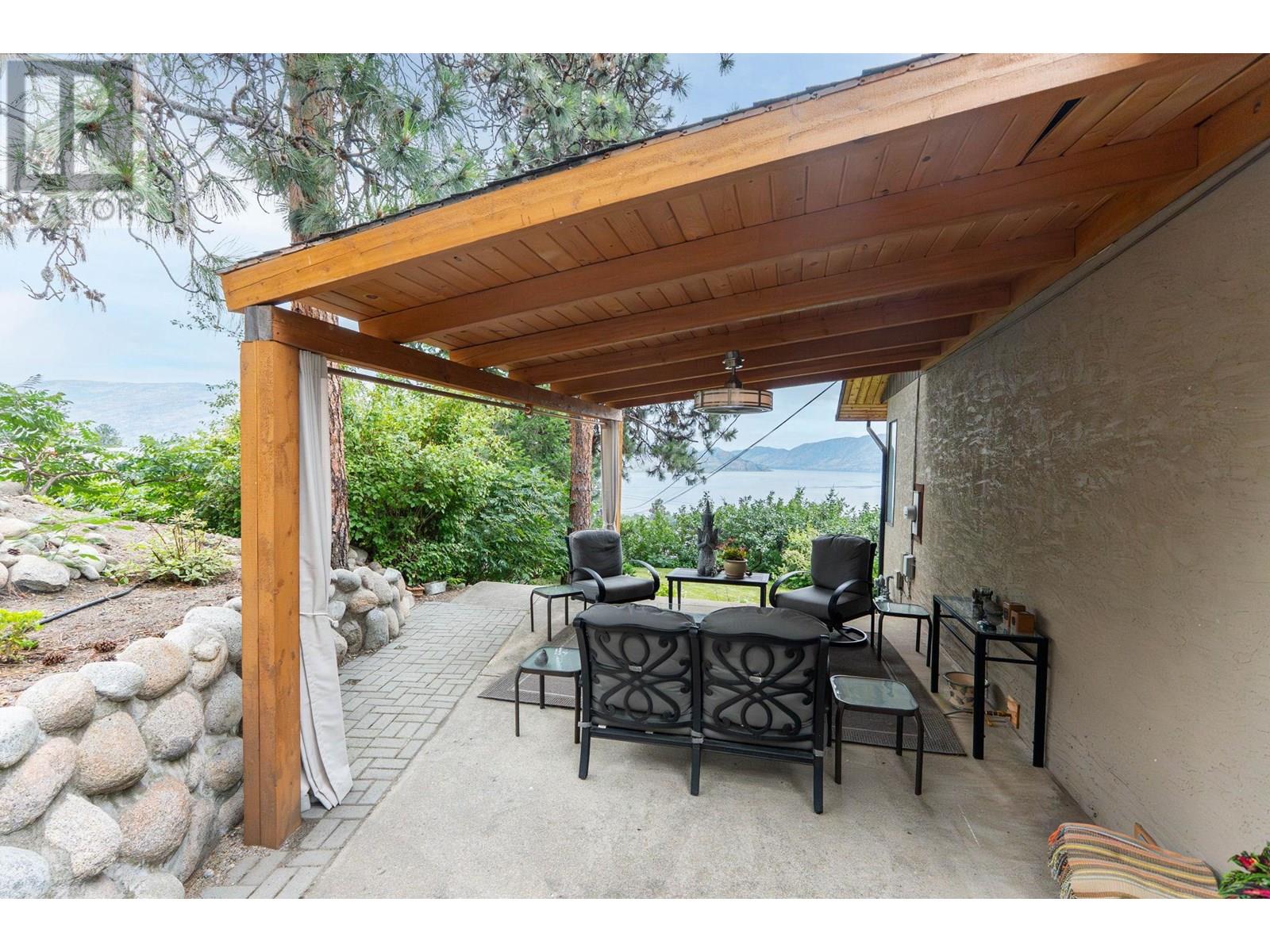  4206 4th Avenue, Peachland