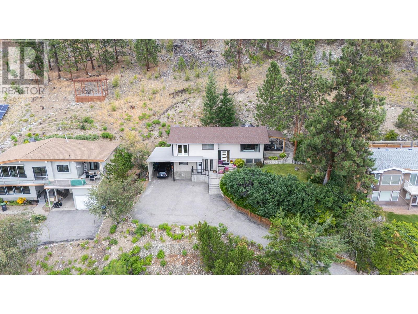  4206 4th Avenue, Peachland