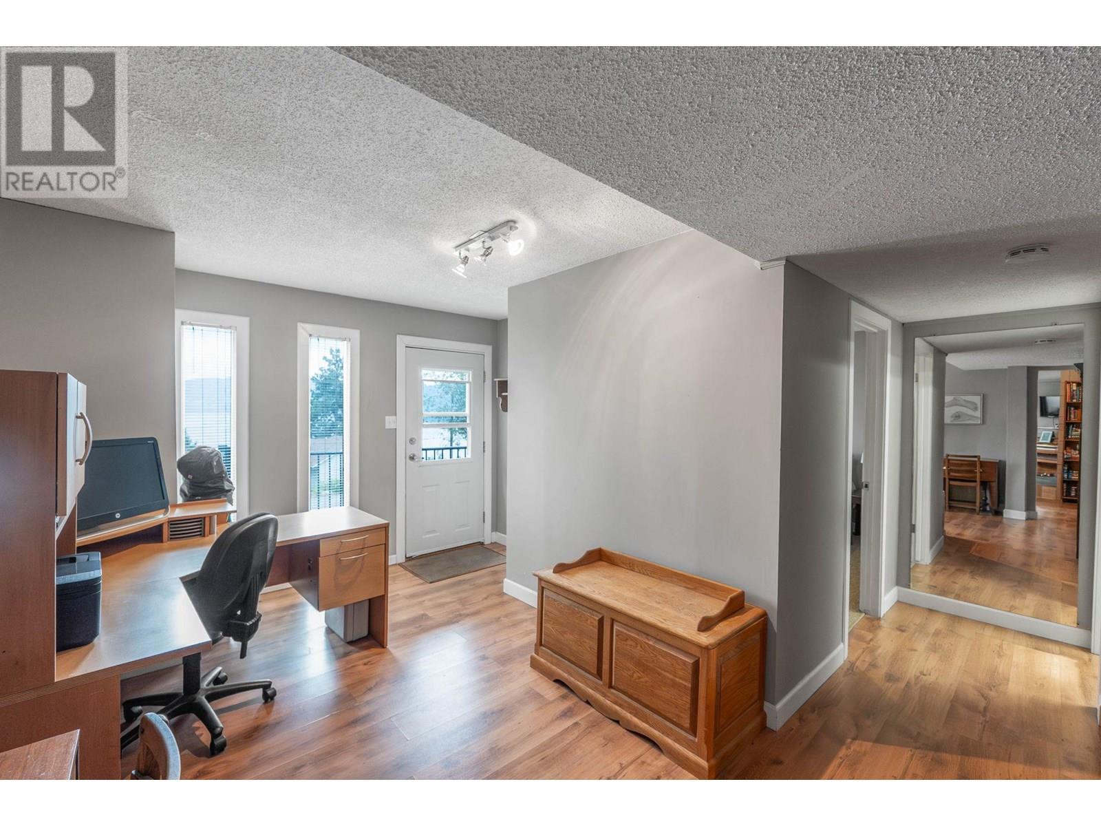  4206 4th Avenue, Peachland