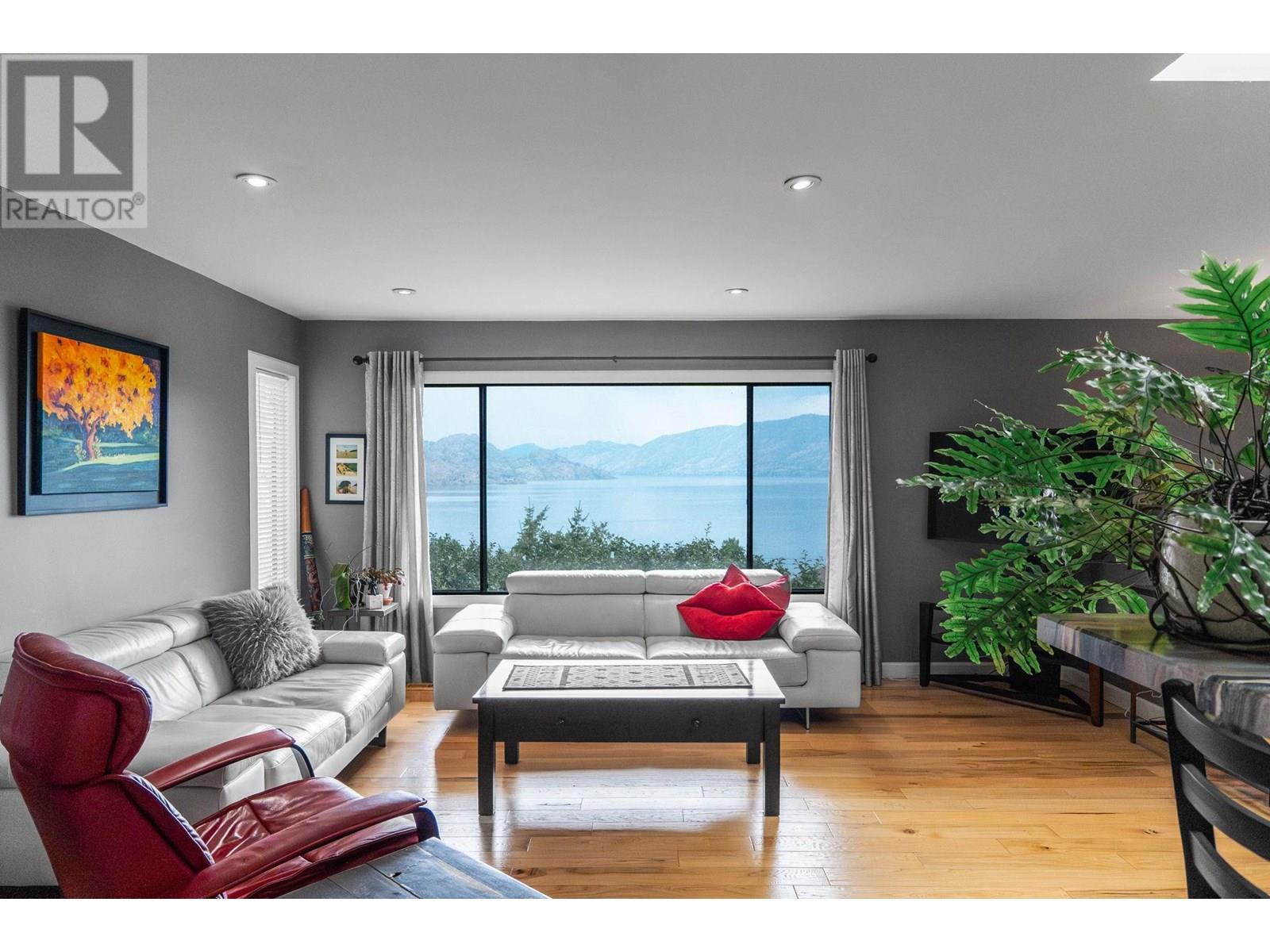  4206 4th Avenue, Peachland