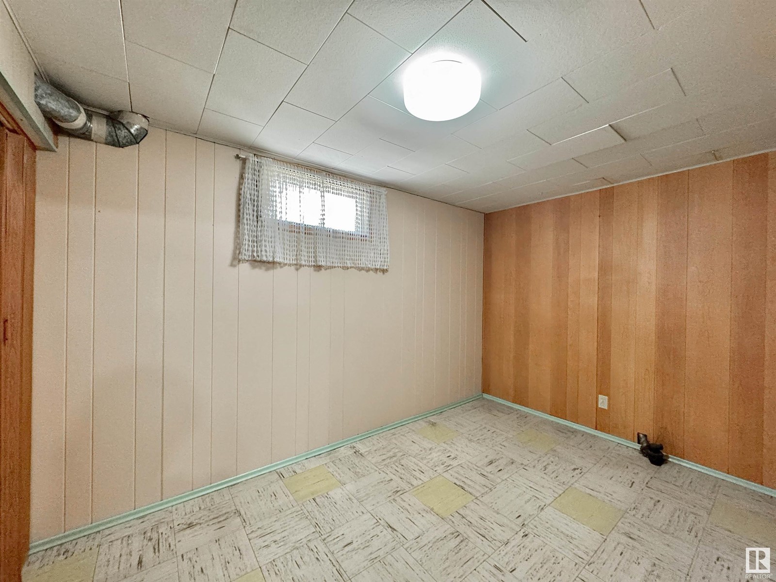 Photo 17 of 5908 94 B Av Nw, Edmonton AB