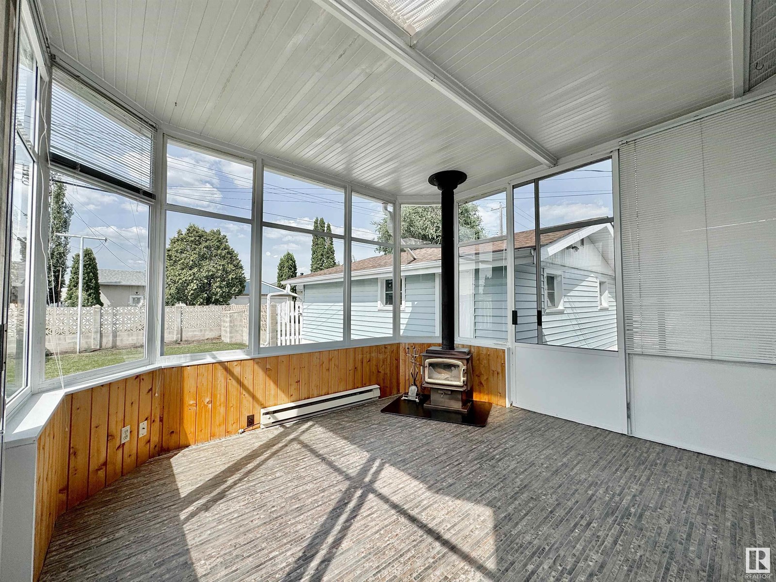 Photo 18 of 5908 94 B Av Nw, Edmonton AB