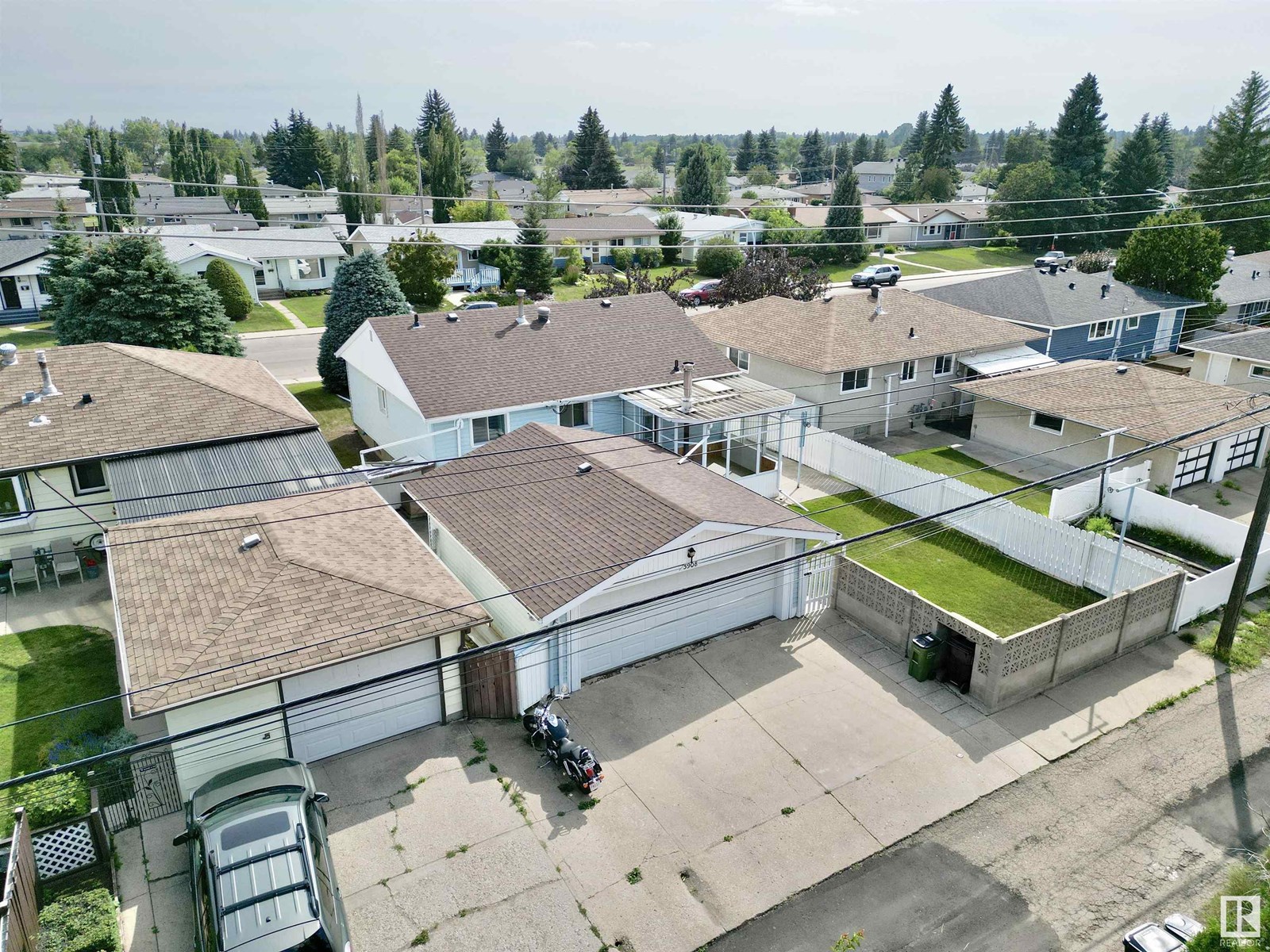 Photo 23 of 5908 94 B Av Nw, Edmonton AB
