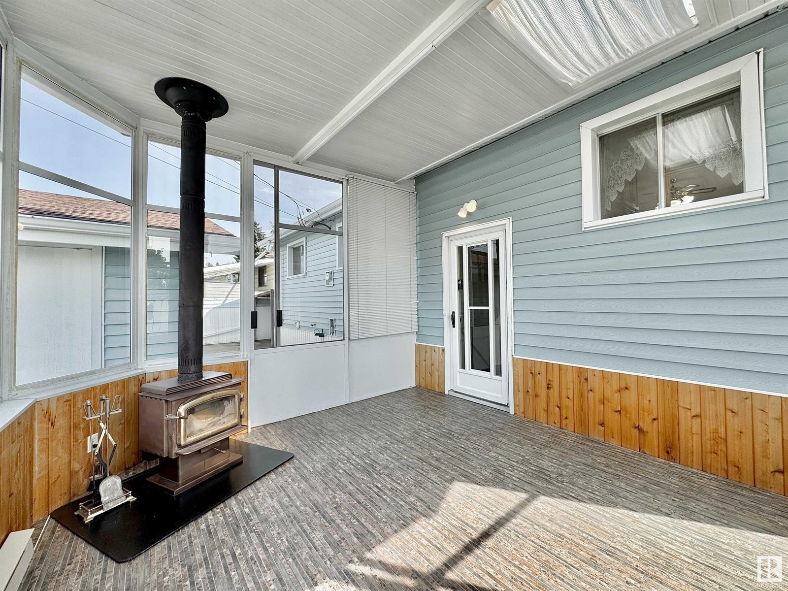 Photo 19 of 5908 94 B Av Nw, Edmonton AB