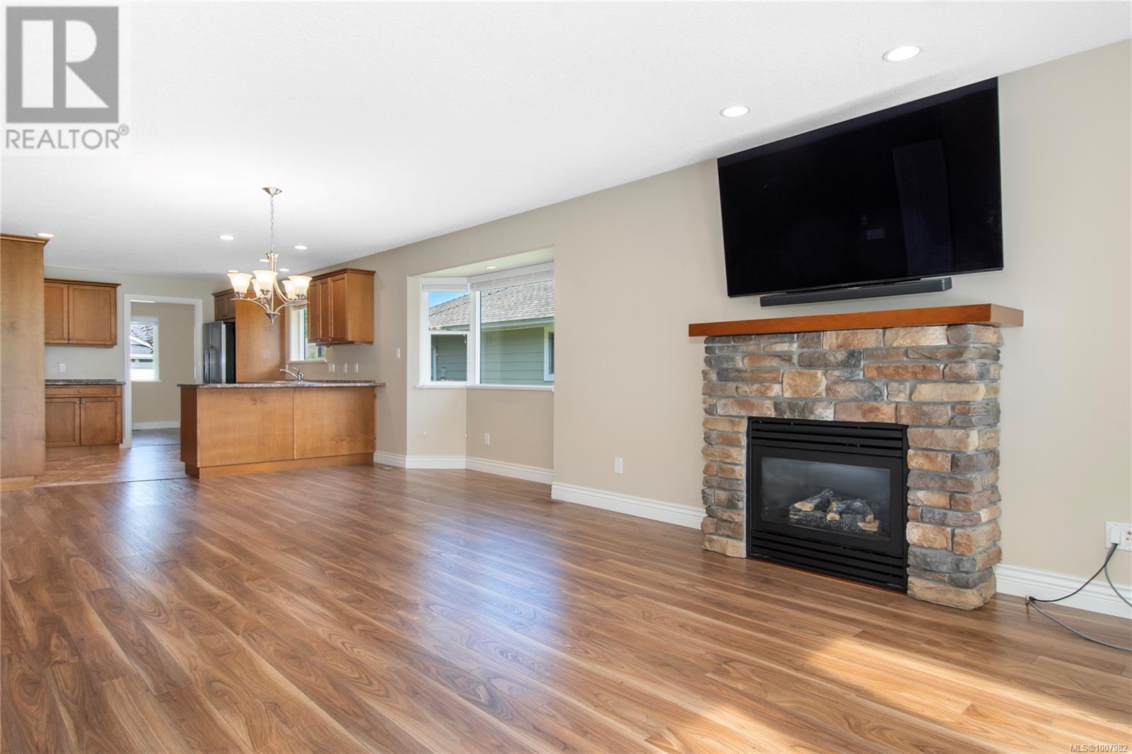 Photo 12 of 63 2006 Sierra Dr, Campbell River BC