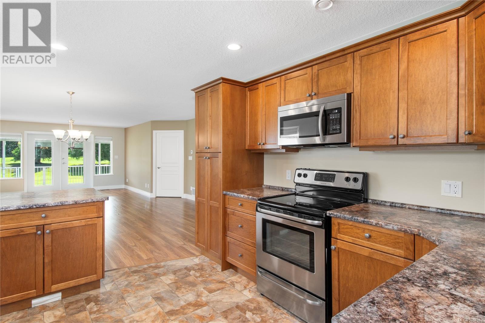 Photo 16 of 63 2006 Sierra Dr, Campbell River BC
