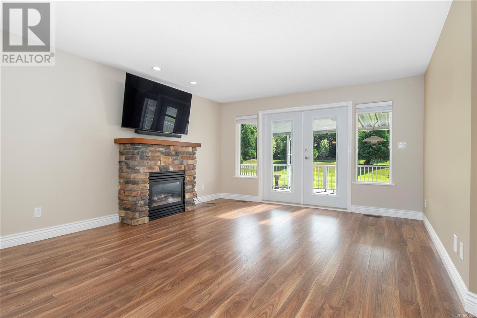 Photo 9 of 63 2006 Sierra Dr, Campbell River BC