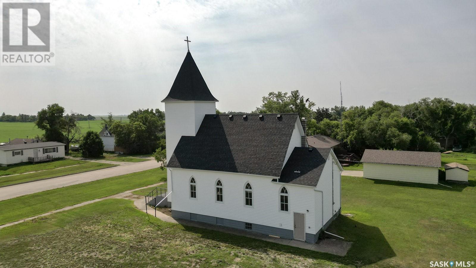 Photo 2 of 229 Victoria Street, Lang SK