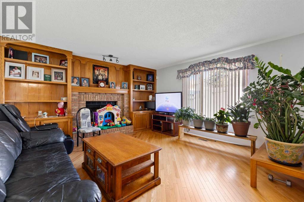 Single Family House for Sale in  California Boulevard NE Monterey Park Calgary 