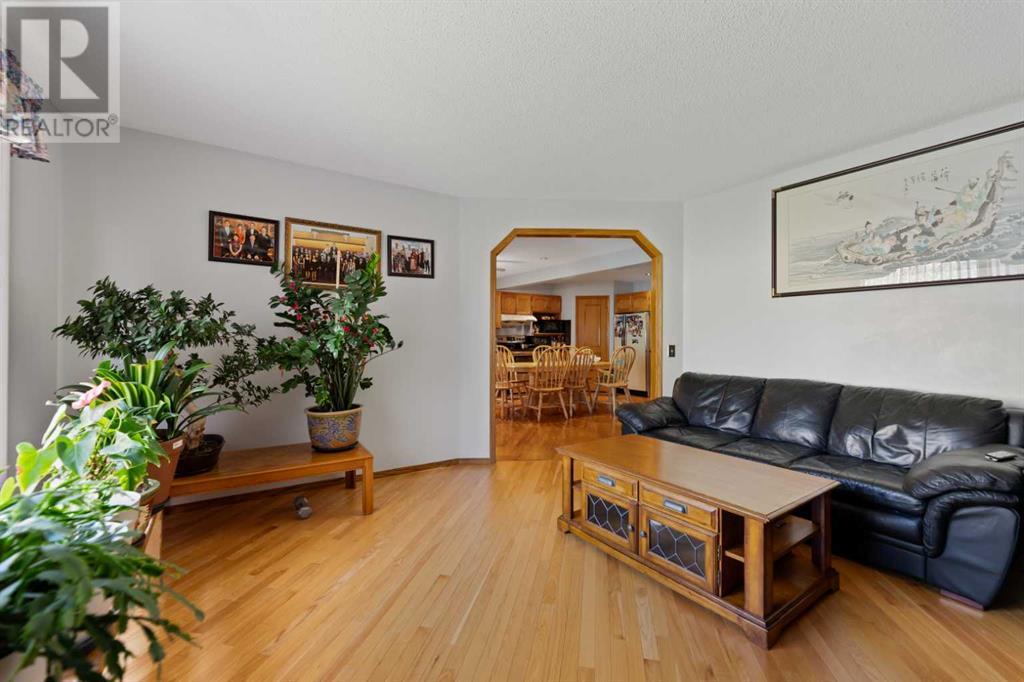 Single Family House for Sale in  California Boulevard NE Monterey Park Calgary 
