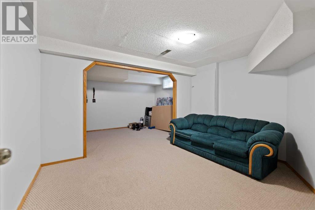 Single Family House for Sale in  California Boulevard NE Monterey Park Calgary 