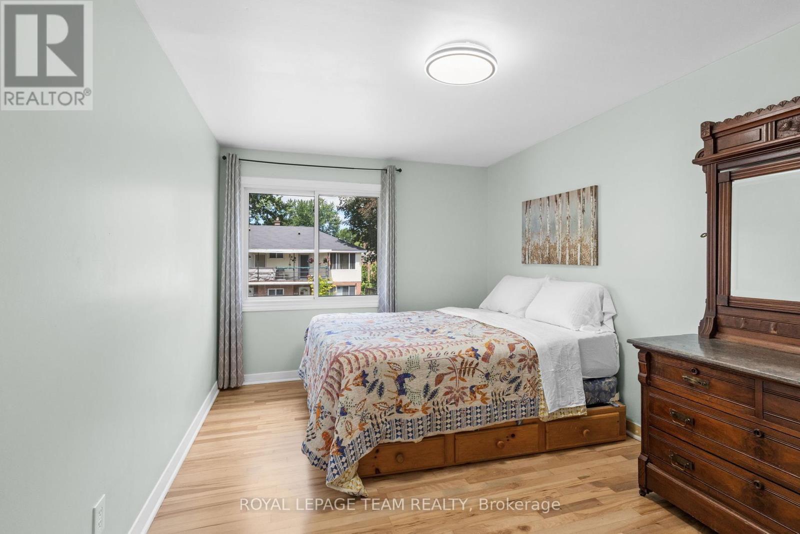 Photo 10 of 334 Queen Mary Street, Ottawa ON