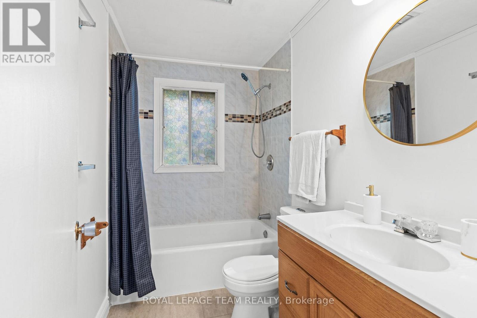 Photo 11 of 334 Queen Mary Street, Ottawa ON