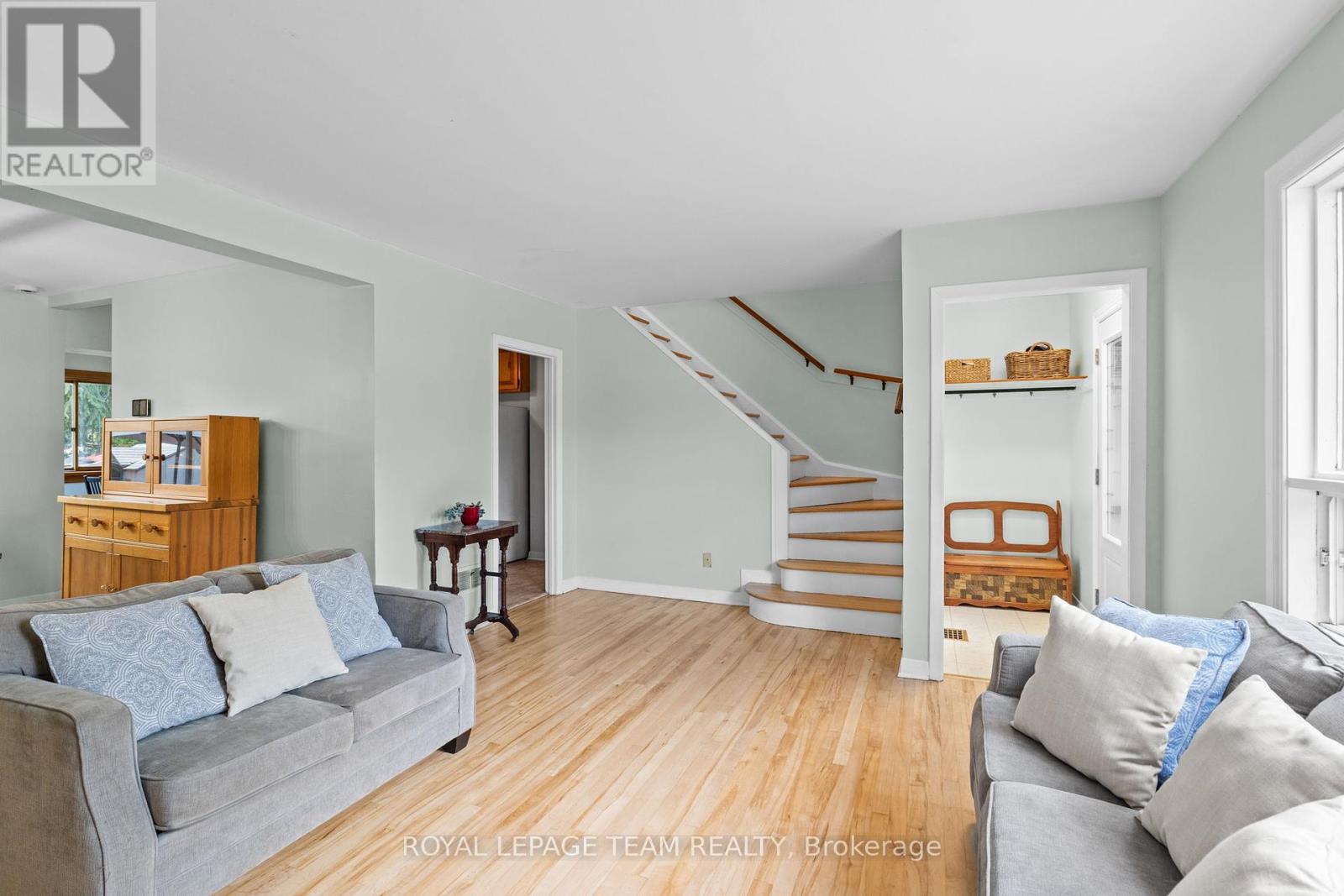 Photo 31 of 334 Queen Mary Street, Ottawa ON