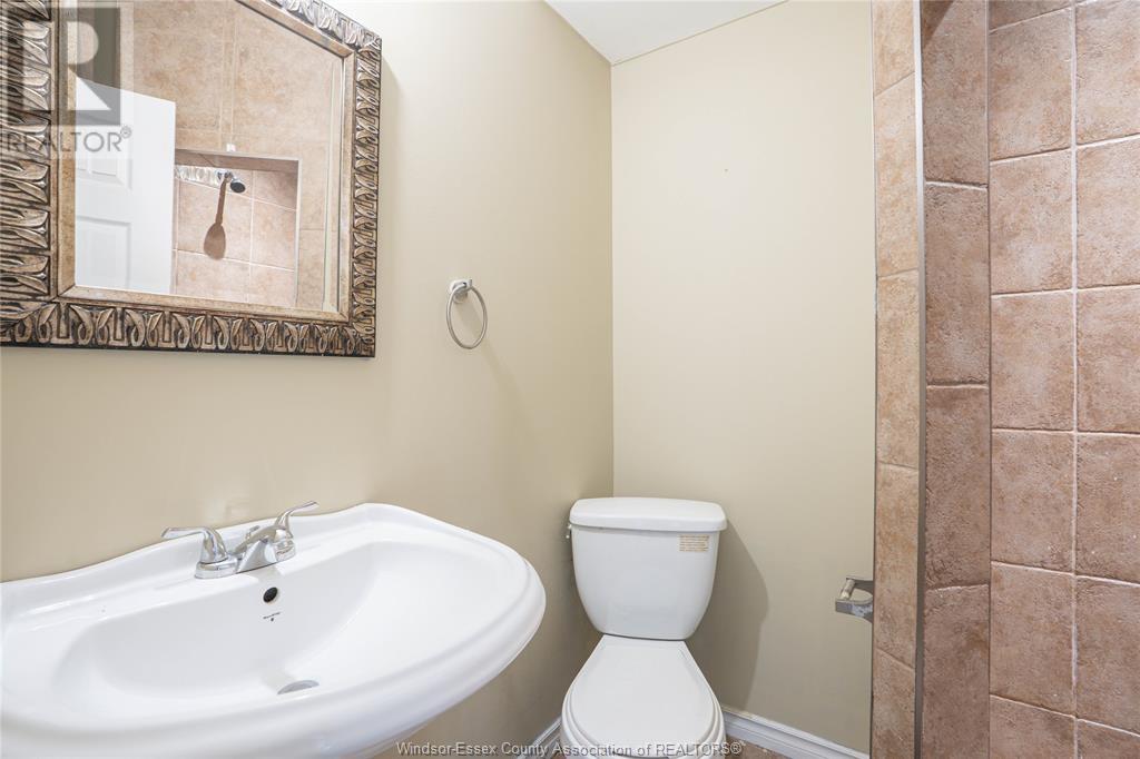 Photo 33 of 2376 Askin, Windsor ON