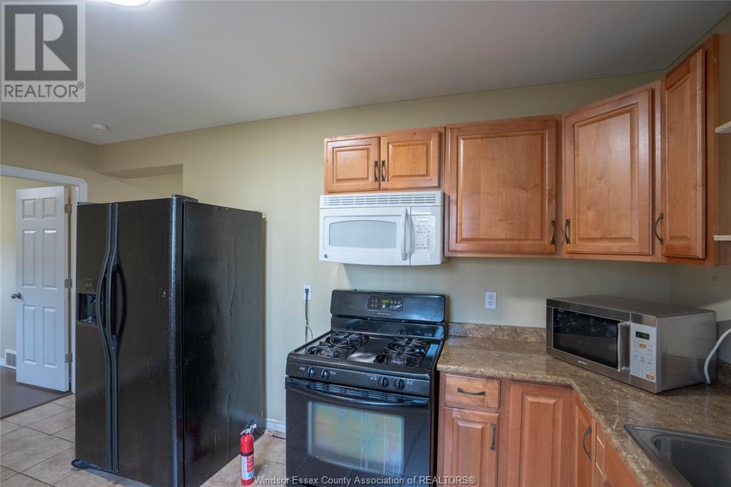 Photo 32 of 2376 Askin, Windsor ON