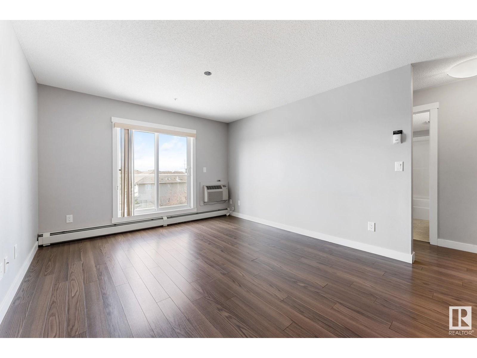 Photo 13 of 303 2229 44 Av Nw, Edmonton AB