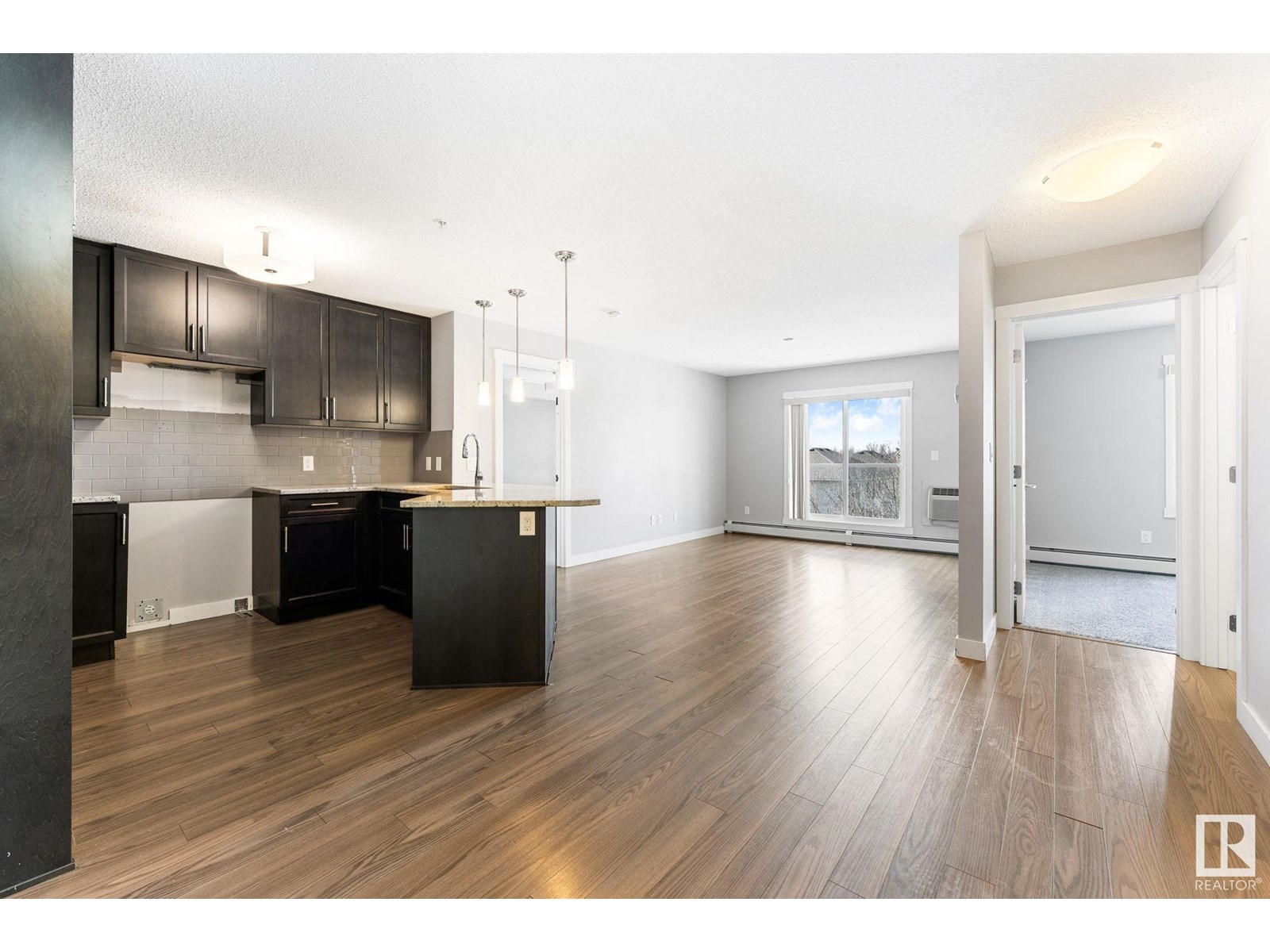 Photo 7 of 303 2229 44 Av Nw, Edmonton AB