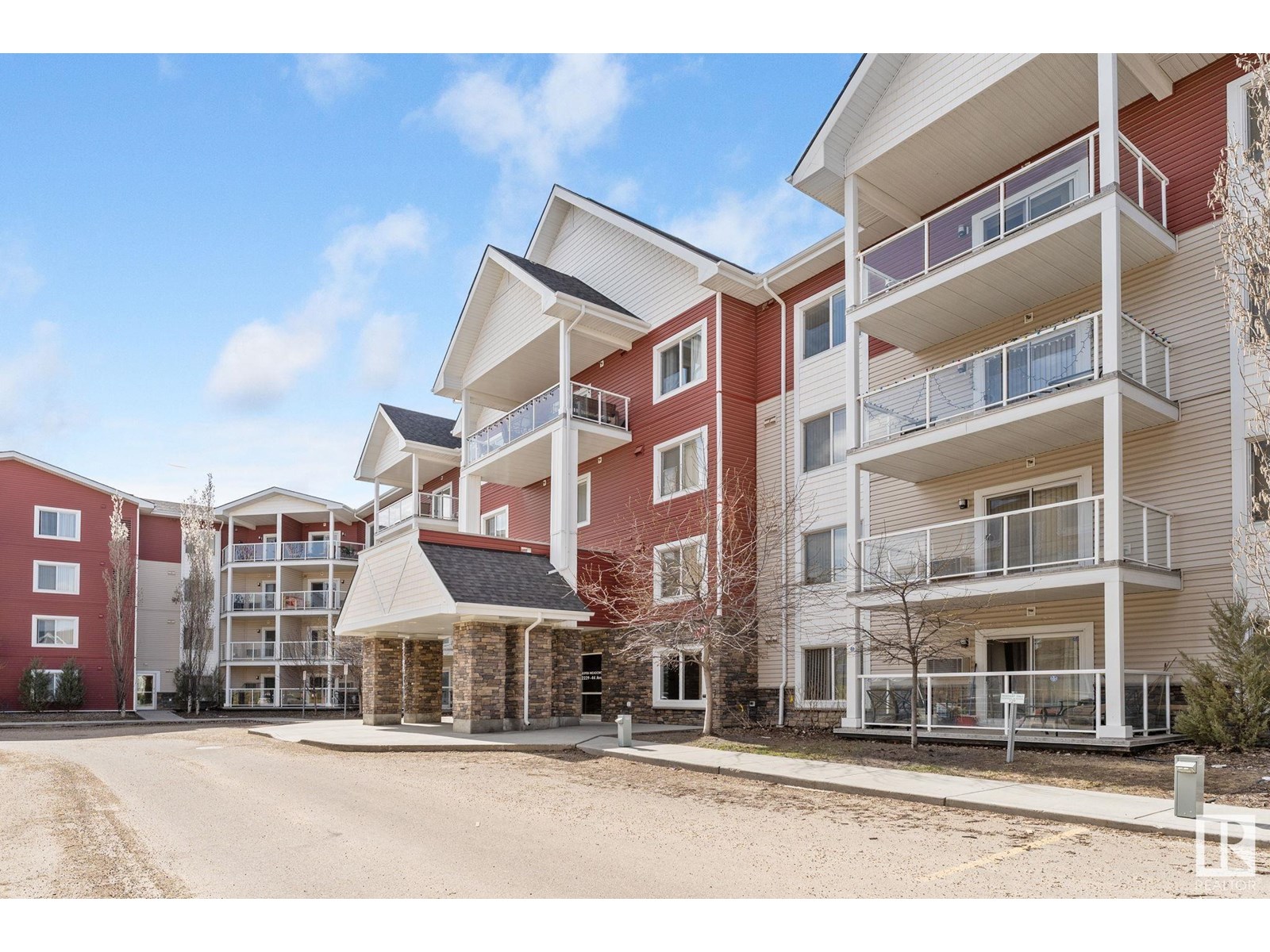 Photo 2 of 303 2229 44 Av Nw, Edmonton AB
