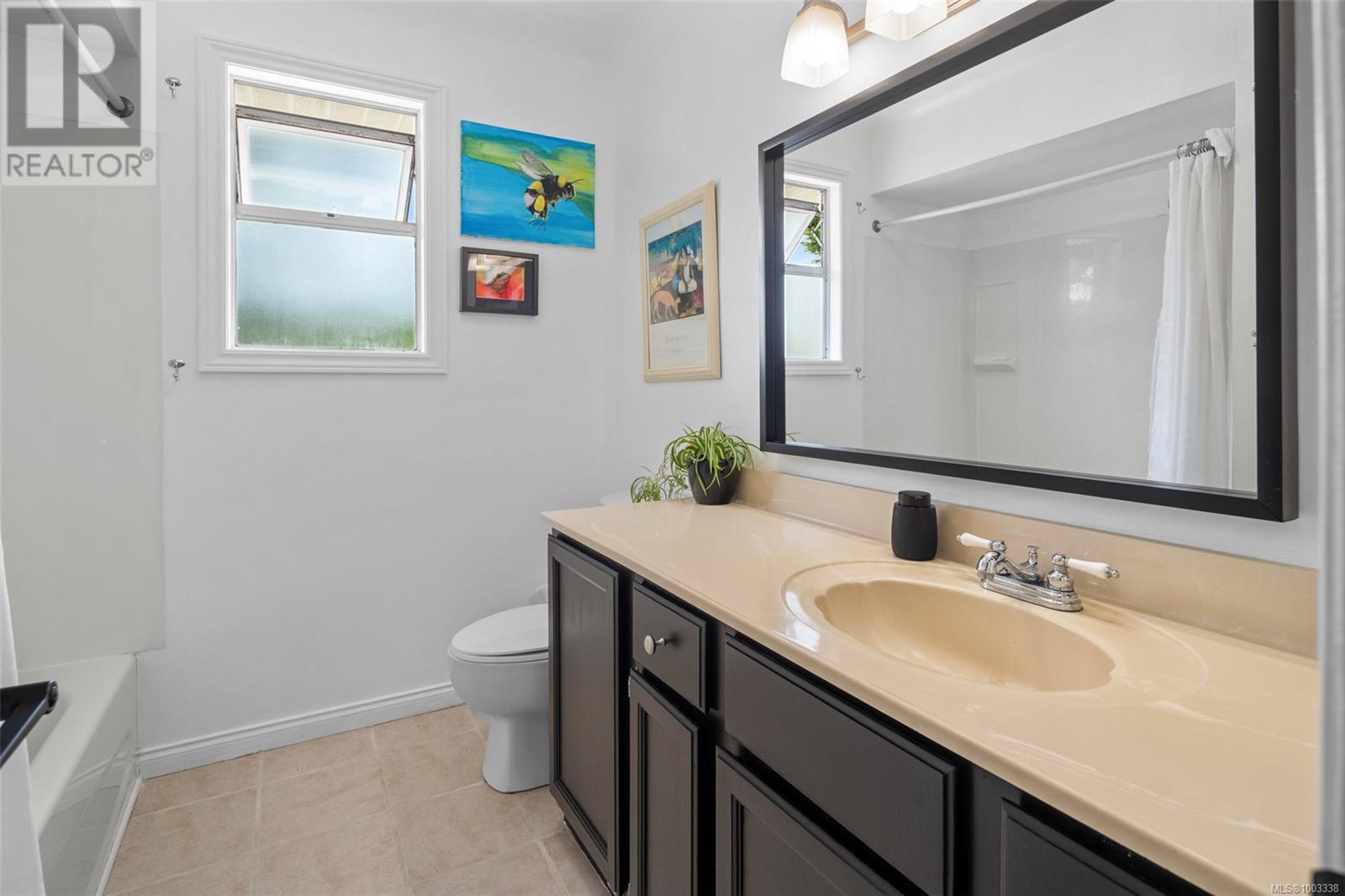 Photo 24 of 518 Broadway St, Saanich BC