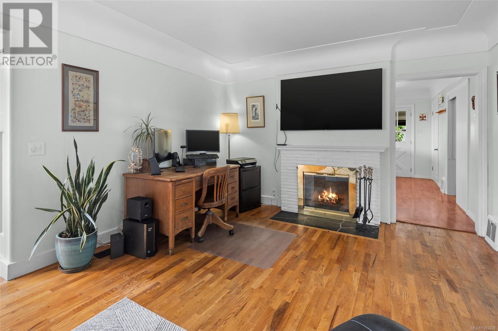 Photo 10 of 518 Broadway St, Saanich BC