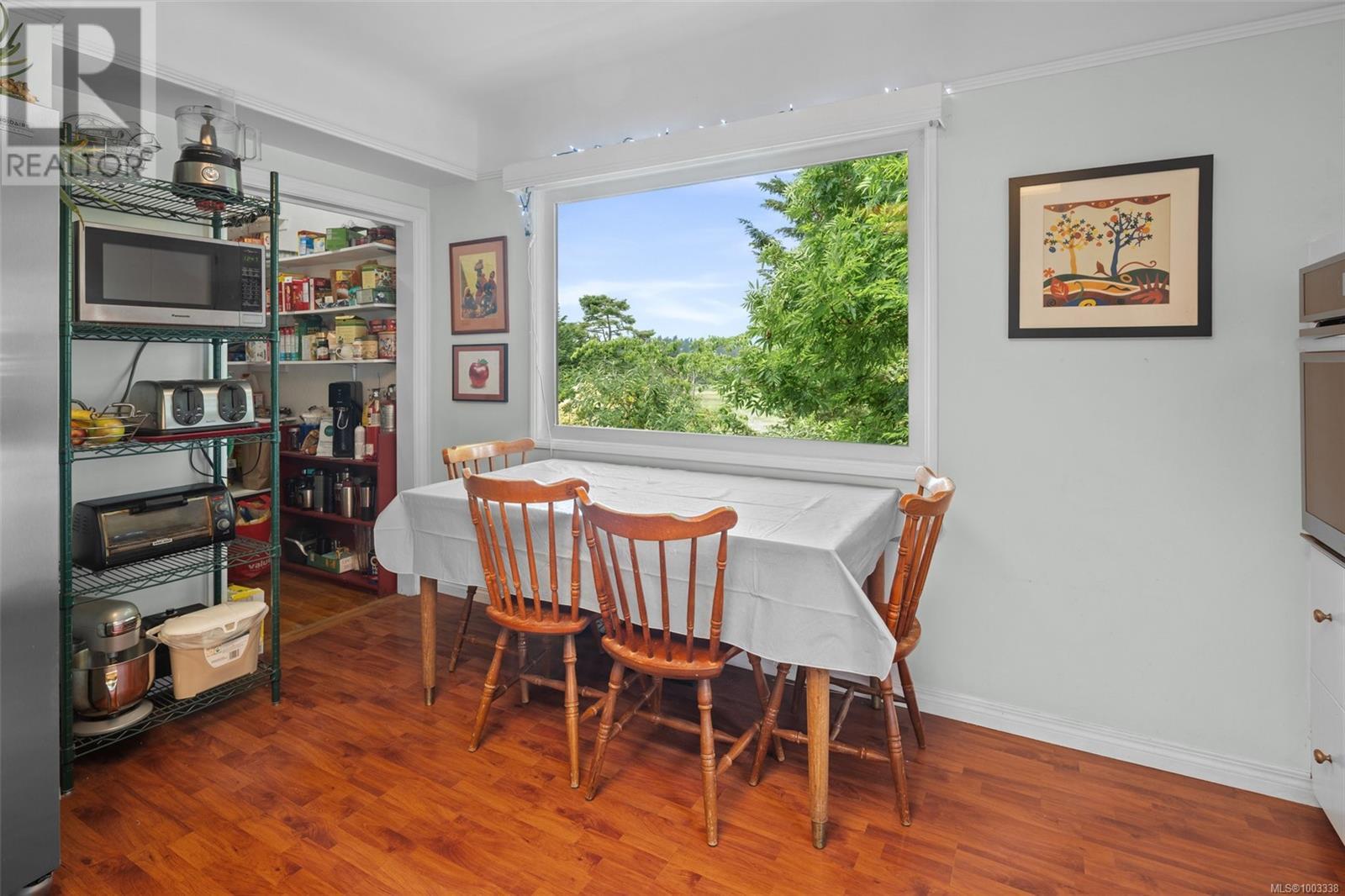 Photo 6 of 518 Broadway St, Saanich BC
