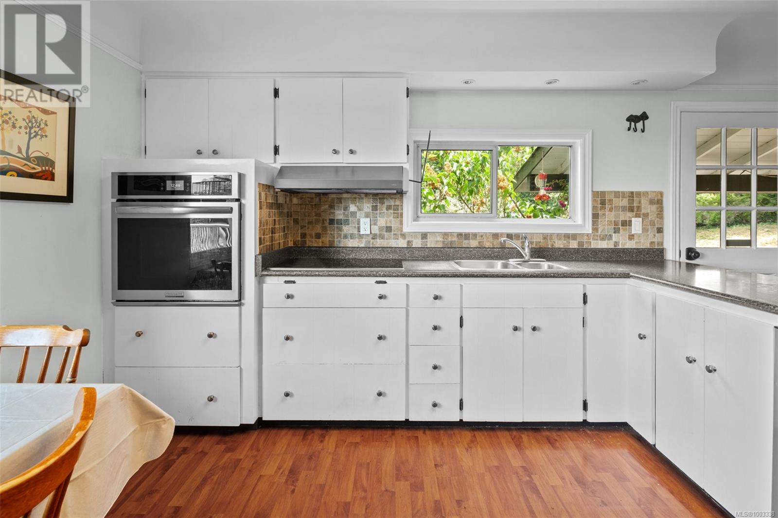 Photo 5 of 518 Broadway St, Saanich BC