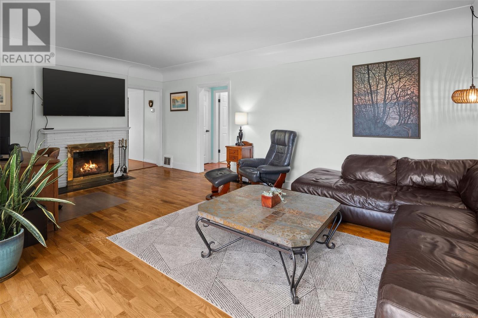Photo 9 of 518 Broadway St, Saanich BC