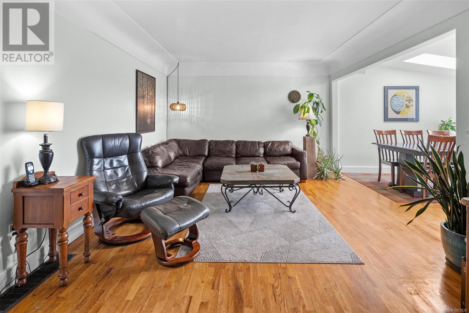 Photo 8 of 518 Broadway St, Saanich BC